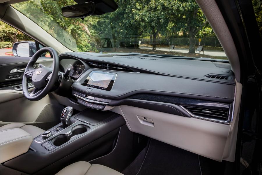 Торпедо Cadillac XT4 Premium Luxury 2018 года  (NA) (фото 30 из 34)